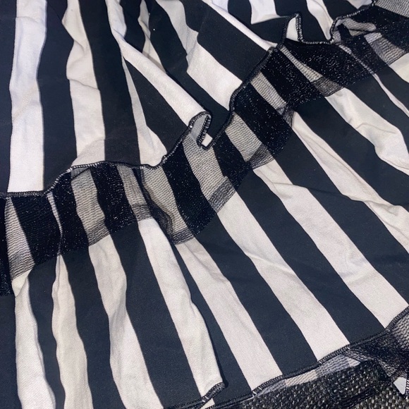 Gothic Frilly Skirt Large 14/16 and mismatched thigh 14+ - Picture 2 of 7